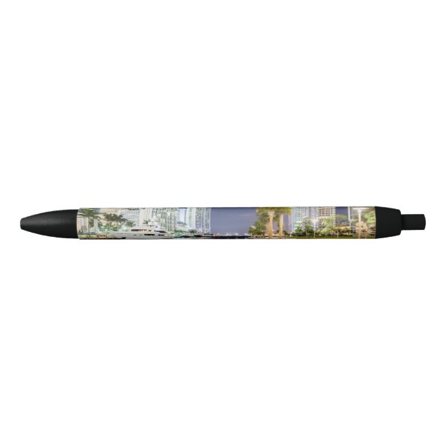 Caneta Preta Construções ao longo do rio Riverwalk de Miami (Frente)