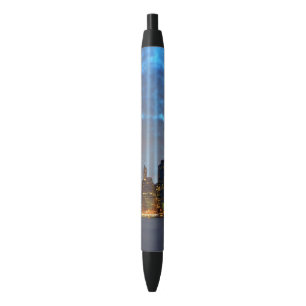 Caneta Preta Opinião da skyline da cidade na noite