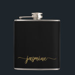 Cantil Assinatura de Nome Monograma de Menina Preto Simpl<br><div class="desc">Frasco Personalizado Minimalista Feminino Simples Preto e Dourado com Nome Monograma Assinatura Script. Estes desenhos apresentam seu primeiro nome em uma bonita tipografia de assinatura com estilo de letra manuscrita e cauda florida sobre fundo preto e dourado. São fáceis de personalizar. Ótimo presente feminino e elegante para festa de despedida...</div>