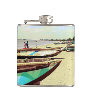 Cantil Barcos em praia tropical