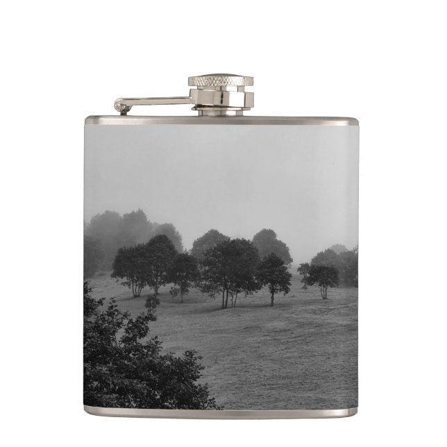 Cantil Belas árvores e natureza no nevoeiro (Frente)