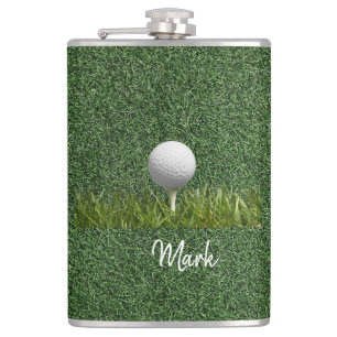 Cantil Bola de golfe com grama verde