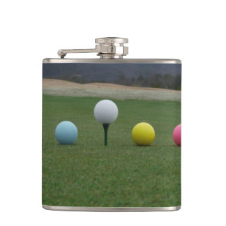 Cantil Bolas de golfe amarelas e brancas
