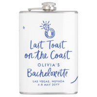 Brinde de torrada de mão branca na costa