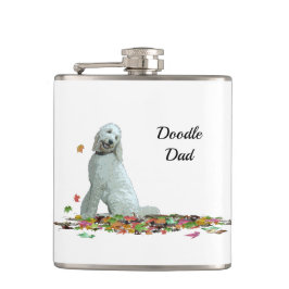 Cantil Cachorro De Labradoodle Em Folhas Bebem