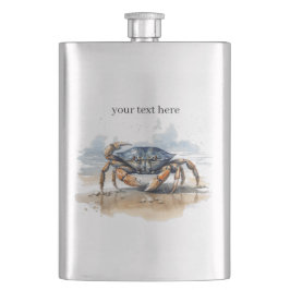 Cantil caranguejo azul e laranja caminhando na praia