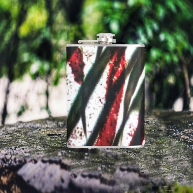 Cantil Cruzamento de Bambu (This Bamboo Crossing Flask design, is at home in the wild!)