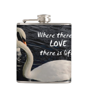 Cantil Dois cisnes no lago