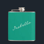 Cantil Elegante Nome em Verde Esmeralda Festa de Casament<br><div class="desc">Celebre com estilo com este frasco verde esmeralda apresentando uma fonte de letra elegante. Perfeito para festas de despedida de solteira, chás de noiva e presentes para damas de honra, este design sofisticado torna um presente memorável. Uma ótima escolha para brindes de festa de casamento, viagens de meninas ou uma...</div>