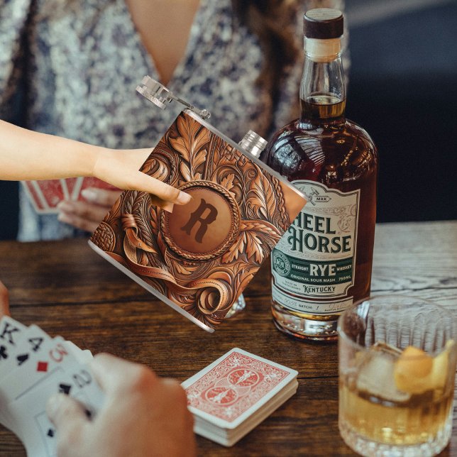 Cantil Impressão de Couro Arrefecido Ocidental Inicial (Western Tooled Leather Collection 
Custom Initial  Flask)