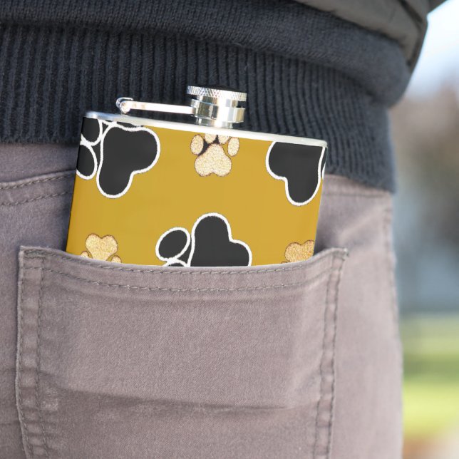 Cantil Impressão de mão preta e bronzeada sobre fundo dou (In Situ)