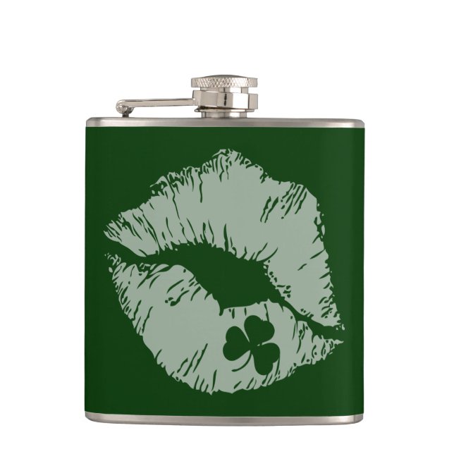 Cantil Lábios de Shamrock - Beije-me Eu sou Irish Flask (Frente)