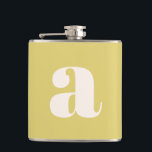 Cantil Letra Inicial de Monograma Moderno Amarelo Macio C<br><div class="desc">Este frasco apresenta uma inicial minúscula ousada e superdimensionada em creme sobre um fundo amarelo manteiga quente — divertido,  gráfico e um ótimo presente personalizado. Uma escolha sólida para uma despedida de solteira,  aniversário ou presente de madrinha.</div>