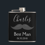 Cantil Melhor Casamento De Homem Favorece Mustache<br><div class="desc">Um frasco de excelente para o teu padrinho com um bigode no meio,  personaliza o nome dele e a data do casamento por baixo.  Compre o seu hoje!   

 Clipart de bigode:  Design Prettygrafik (https://www.etsy.com/shop/Prettygrafikdesign)</div>