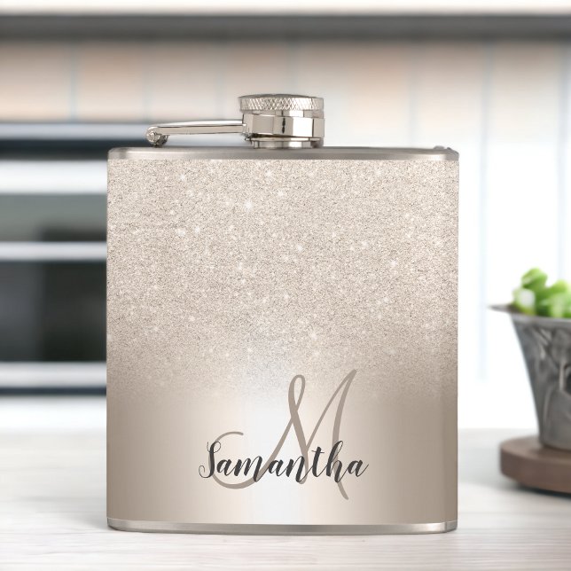 Cantil Monograma da folha metálica ombre de ouro quente (Chic gold glitter ombre metallic foil monogram flask)