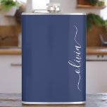Cantil Monograma marinho Azul e Branco Moderno<br><div class="desc">Apresentando nossa Coleção de Monogramas Modernos Azul e Branco: Eleve sua decoração caseira com nossa sofisticada coleção com um esquema de cores azul e branco do marinho contemporâneo. Cada peça é trabalhada meticulosamente para exudir elegância e estilo, perfeito para adicionar um toque de talento moderno a qualquer sala. Quer você...</div>