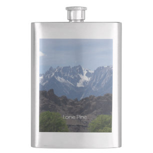 Cantil Montanhas com neve de Lone Pine Flask