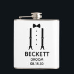 Cantil Noivo Gravata Borboleta Preta<br><div class="desc">Esta garrafa é ótima para o noivo. Se toda a sua comitiva de casamento estiver usando ternos, este design com suspensórios e gravata borboleta preta seria perfeito. Casual, mas formal. Seria ótimo para um fim de semana de despedida de solteiro ou festa de despedida de solteiro. Um presente divertido para...</div>