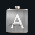 Cantil Nome do monograma de metal escovado de prata e ini<br><div class="desc">Monograma Elegante De Silver De Luxo. Este Flask pode ser personalizado para incluir seu nome inicial e próprio. O Silver Flask é perfeito para uma comemoração de aniversário ou festa de solteira.</div>