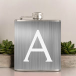 Cantil Nome do monograma de metal escovado de prata e ini<br><div class="desc">Monograma Elegante De Silver De Luxo. Este Flask pode ser personalizado para incluir seu nome inicial e próprio. O Silver Flask é perfeito para uma comemoração de aniversário ou festa de solteira.</div>