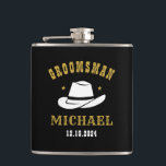 Cantil Nome Personalizado dos Padrinhos de casamento de c<br><div class="desc">Presentes personalizados para padrinhos de casamento com o tema do cowboy ocidental. Decorado com chapéu de cowboy com fonte ocidental antiga. O texto e a cor são editáveis usando a Ferramenta Design para ajustado da sua ocasião. Obtenha este presente personalizado para casamento, despedida de solteiro, festa de noivado ou qualquer...</div>