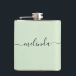 Cantil Presente Personalizado para Damas de Honra Casamen<br><div class="desc">Uma garrafa de casamento personalizada verde pastel perfeita para presentes para damas de honra, presentes de proposta para damas de honra, presentes para festa de despedida de solteira e decoração de chá de noiva. Personalize o copo com seu nome e título e crie um presente único para a festa de...</div>