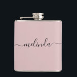 Cantil Presente Personalizado para Damas de Honra Casamen<br><div class="desc">Uma garrafa de casamento personalizada rosa pastel perfeita para presentes para damas de honra, presentes de proposta para damas de honra, presentes para festa de despedida de solteira e decoração de chá de noiva. Personalize o copo com seu nome e título e crie um presente único para a festa de...</div>