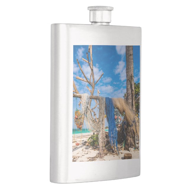 Cantil Redes de pesca que secam na praia (Direita)