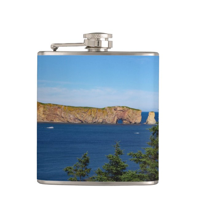 Cantil Roca Percé no Golfo de São Lourenço (Frente)