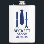 Cantil Torre Azul do Groom<br><div class="desc">Este frasco é perfeito para o noivo. Se toda a sua festa de casamento vestir trajes a este design com suspensórios e uma gravata em azul seria perfeita para todos eles. Casual, porém formal. Eles seriam excelentes para uma despedida de solteiro ou fim de semana. O título pode ser mudado...</div>