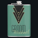 Cantil Turxedo Modern Art Deco Groom<br><div class="desc">Uma ideia de presente de excelente para o noivo, esta design apresenta um trio de triângulos inspirados na arte, bordado em uma matiz de ouro e estudado com pontos. Adicione o nome do grupo no lugar do texto de amostra. Pode alterar a cor de fundo deste frasco utilizando a opção...</div>