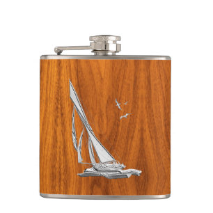 Cantil Veleiro do cromo no impressão da teca