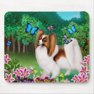 Cão de Papillon no jardim Mousepad