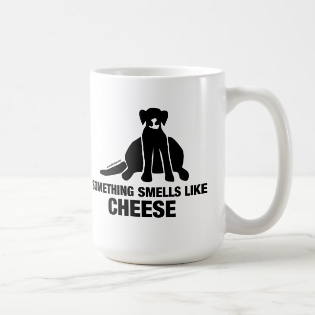 Cão gordo - algo cheira como a caneca do queijo (Direita)