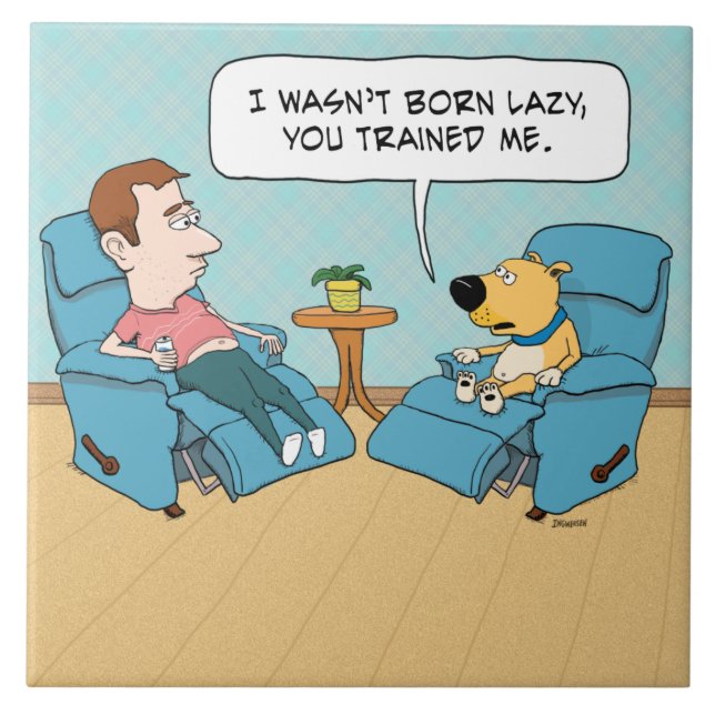 Cão preguiçoso engraçado na cadeira (Frente)