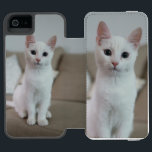 Capa Carteira Incipio Watson™ Para iPhone 5 Gato branco | Zazzle_Growth.<br><div class="desc">Gato branco | Zazzle_Growth. iPhone SE/5/5s Bolsa</div>
