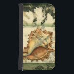 Capa Carteira Para Samsung Galaxy S4 Shell de Conch Silhout<br><div class="desc">Fique relaxado com este pedaço de arte contemporânea de Jennifer Goldberger. Sua coleção de arte de concha é relaxante e inspiradora. Esta peça de arte foca numa grande concha cercada por recifes de coral verde. Consiga esta bela arte oceânica hoje com uma sensação de silhueta no seu próximo produto.</div>