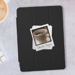 Capa de ipad Preta Personalizada de Quadro de Foto<br><div class="desc">Um simples fundo preto com fotos instantâneas vintage e espaço para o topo para sua foto e seu nome. Eu usei meu "Café Negro" como um cartão de lugar para o seu. Você poderia se adicionar, seu animal de estimação ou você mesmo e seu animal de estimação. Qualquer foto quadrada...</div>