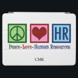 Capa Para iPad Air Peace Love HR Cujo Monograma de Recursos Humanos é<br><div class="desc">Mala personalizada iPad do departamento de recursos humanos para um gerente de RH em uma empresa ou empresa. O presente de Recursos Humanos do Peace Love monograma com um nome no cobrir de tablet.</div>