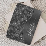Capa Para iPad Mini Brilho Preto Metálico Personalizado<br><div class="desc">Personalize facilmente este metal escovado preto e uma capa de ipad de padrão brilhante faux glamouroso com seu próprio nome personalizado.</div>