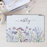 Capa Para iPad Mini Monograma Cores de Água Púrpura Prados Prados<br><div class="desc">Elevem o vosso ar iPad com o nosso Cobrir de Prados de Flores Selvagens com Aquarelas. Personalize com seu nome em um roteiro elegante,  perfeito para flores silvestres e amantes de flores roxas que apreciam um toque de chic boho.</div>