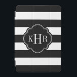 Capa Para iPad Mini Monograma das faixas largas a preto e branco<br><div class="desc">O design de gabinete na moda iPad moderno de chic apresenta um padrão de faixa horizontal pré-definido personalizado com as iniciais do seu monograma ou o seu nome num quadro quatrefoil. Clique em Personalizar para alterar a fonte e as cores do monograma para criar a sua fonte exclusiva de um...</div>