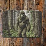 Capa Para iPad Mini Pé Grande Caminhando pela Floresta<br><div class="desc">Sasquatch andando pelas árvores da arte da floresta ai.</div>