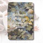 Capa Para iPad Mini Presentes de aposentadoria personalizados de russo<br><div class="desc">Transporte-se para uma era passada de elegância e charme de eterno com nossos designs florais antigos. Estes padrões requintados celebram a beleza da nostalgia, lembrando um jardim florescente onde as matizes de ontem se fundem com o calor das memórias queridas. Quando olharmos para estas frágeis flores e para os intrincados...</div>