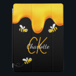Capa Para iPad Pro Bombus spp. preto monograma de gotejamento de mel<br><div class="desc">Um fundo preto na moda e um sorriso feliz de abelhas. Decorado com mel doce e ouro pingando. Personalize e adicione seu nome e suas iniciais,  ouro e letras brancas. O nome é escrito com um script de estilo manuscrito.</div>