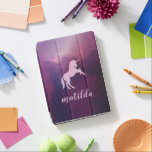 Capa Para iPad Pro Unicórnio da galáxia do espaço e texto do roteiro<br><div class="desc">Espace o design personalizado texto do unicórnio e do roteiro da galáxia. Parte de uma coleção.</div>