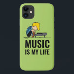 Capa Para iPhone 11 Amendoins | Schroeder<br><div class="desc">Schroeder ama música clássica especialmente por Ludwig van Beethoven e compartilha frequentemente seu talento. Veja este design de amendoins bonitinho com Schroeder tocando seu piano de brinquedo.</div>