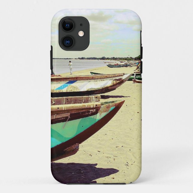 Capa Para iPhone 11 Barcos em praia tropical (Verso)