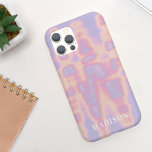 Capa Para iPhone 11 Bonito Tie Tie Lilac Rosa, Cola Rosa, com Nome<br><div class="desc">Esta capa de telefone divertida apresenta um fundo de abstrato púrpura rosa bonito com o seu nome numa fonte serif moderna. É o caso perfeito para quem quer uma design moderna, mas bonito, que se destaque. Adicione seu nome para personalizar este design. Também faz um maravilhoso presente de aniversário ou...</div>