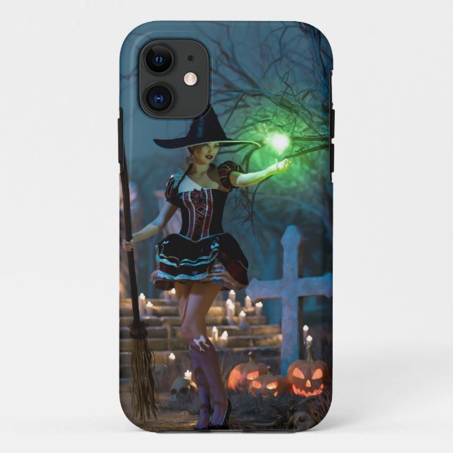 Capa Para iPhone 11 Bruxa de Halloween na Floresta (Verso)